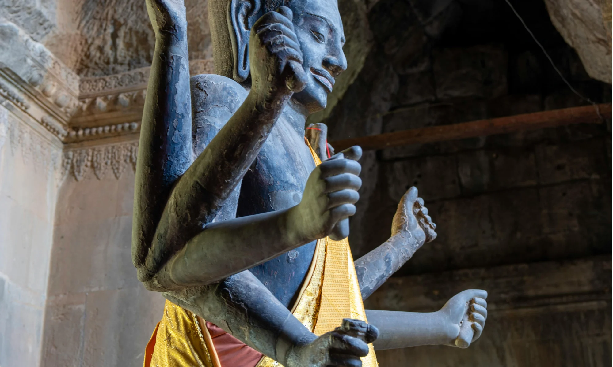 Statue à 8 bras dans le temple d'Angkor wat